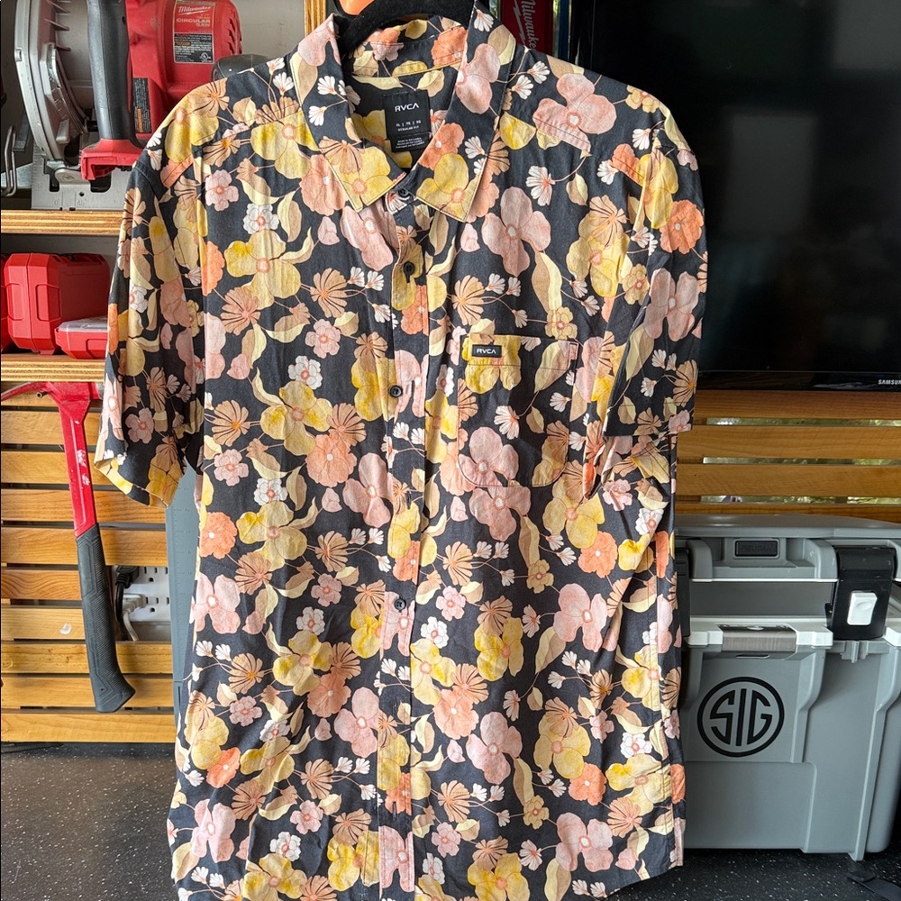 RVCA Men's Floral Button Down Shirt - Black and Pink